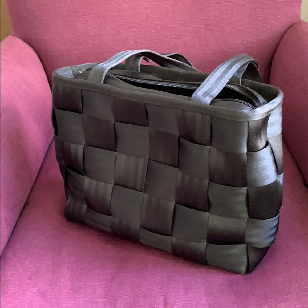Harvey’s Seatbelt bag